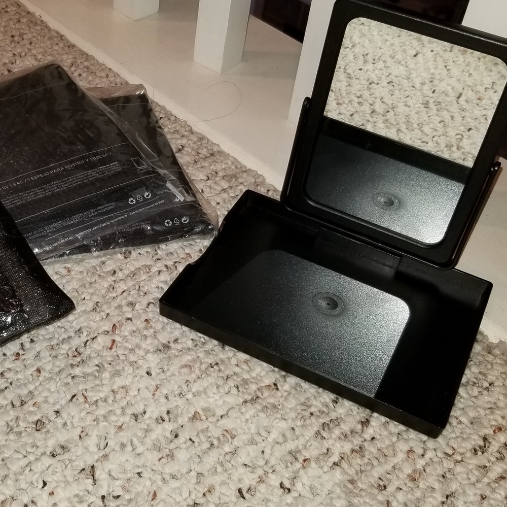 💄NWT Mary Kay Mirror and Tray